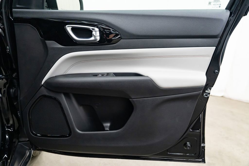 New 2026 Jeep Compass Limited image 25