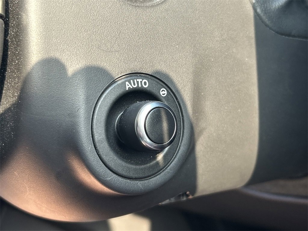 Used 2024 Jaguar F-PACE R-Dynamic S image 33