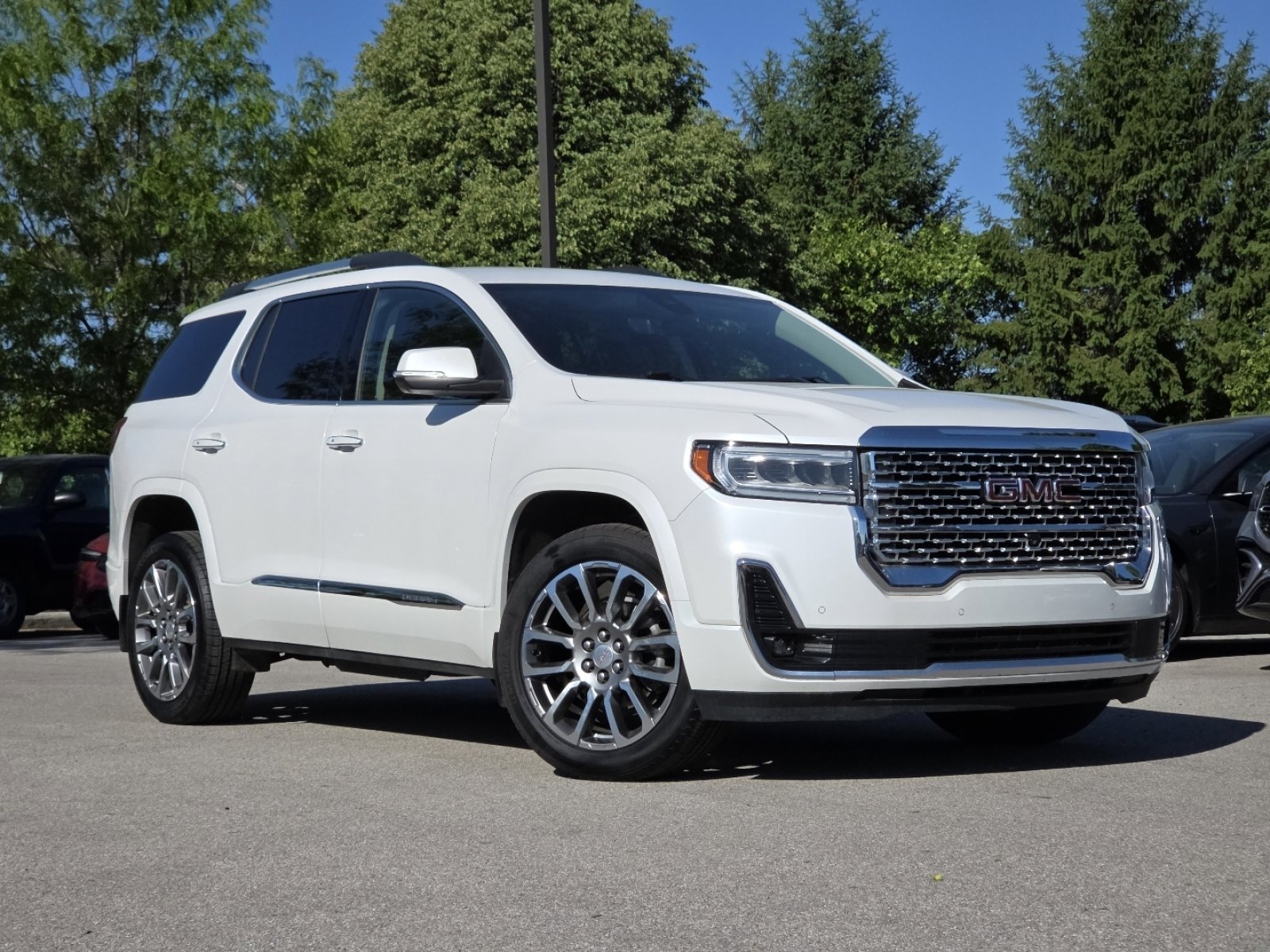 Used 2023 GMC Acadia Denali w/ Denali Technology Package AWD/4WD image 2