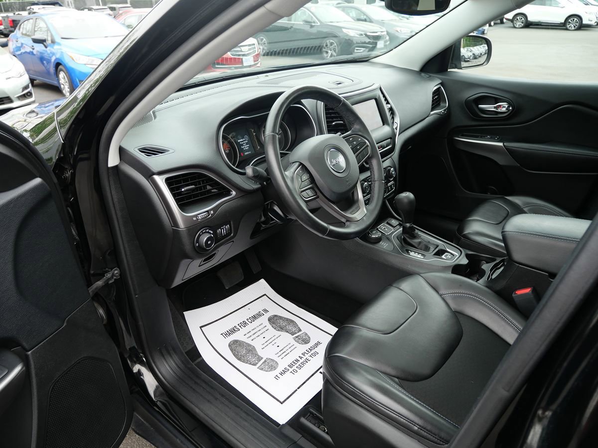 Used 2021 Jeep Cherokee Latitude Plus w/ Sun & Sound Group AWD/4WD image 9