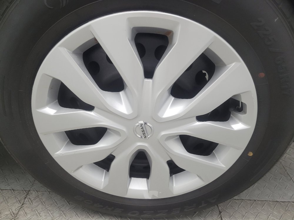 Used 2020 Nissan Rogue S FWD image 31