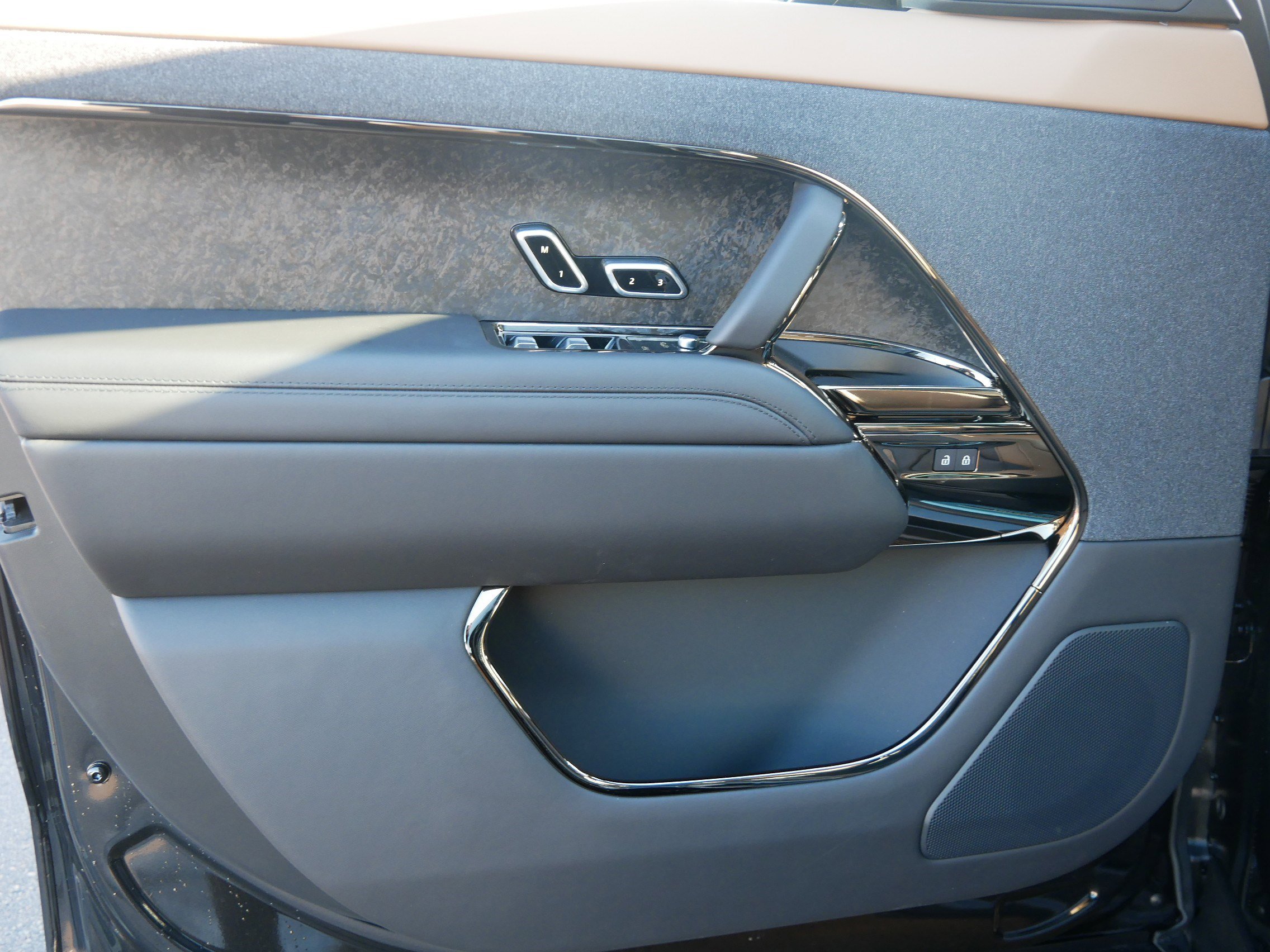 New 2025 Land Rover Range Rover Sport Autobiography image 4