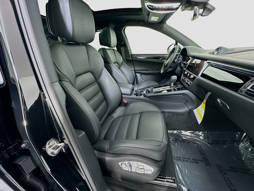 New 2026 Porsche Macan AWD/4WD image 30