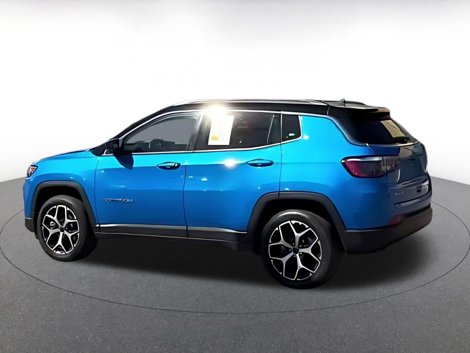 Used 2025 Jeep Compass Limited image 9