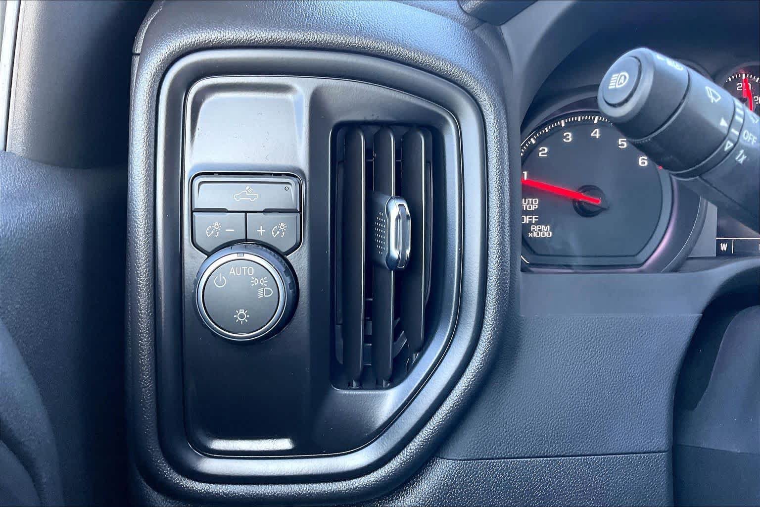 Certified 2026 Chevrolet Silverado 1500 Custom w/ LPO, Dark Essentials Package RWD image 33