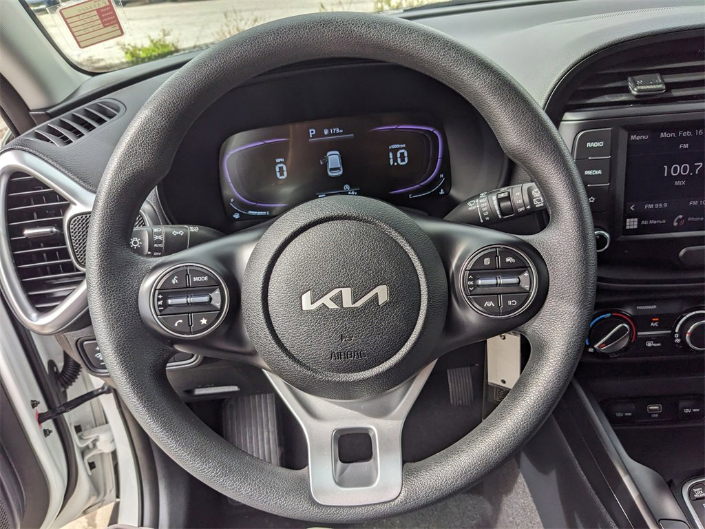 Certified 2025 Kia Soul LX image 28