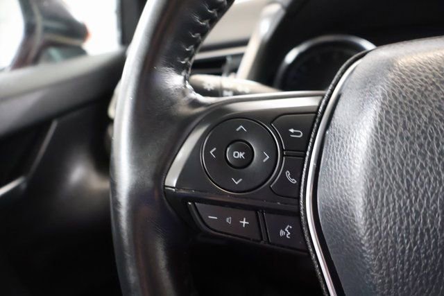 Certified 2020 Toyota Camry SE image 18