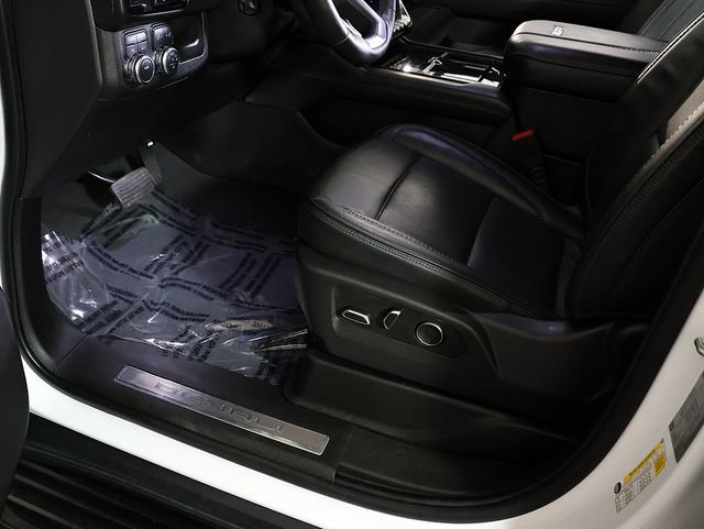 Used 2025 GMC Yukon XL Denali AWD/4WD image 28