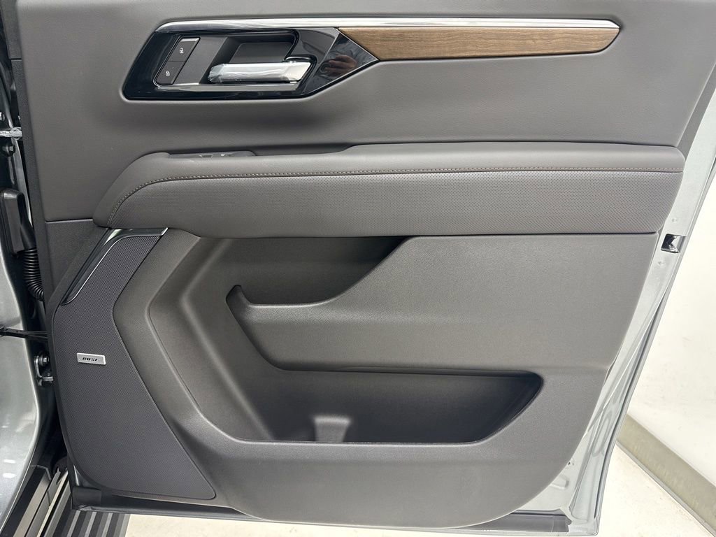 New 2025 Chevrolet Suburban High Country image 11