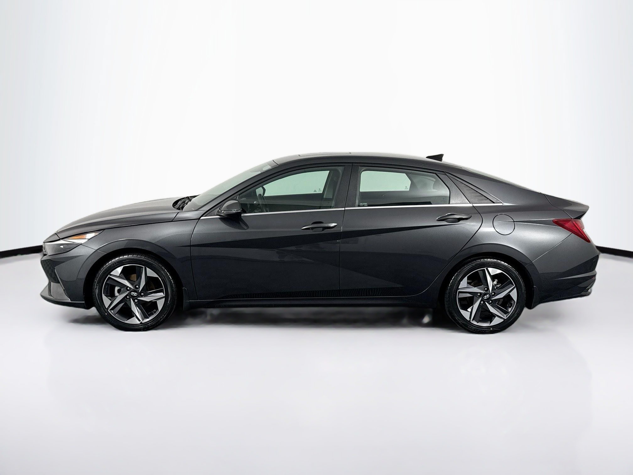 Used 2023 Hyundai Elantra Limited FWD image 7