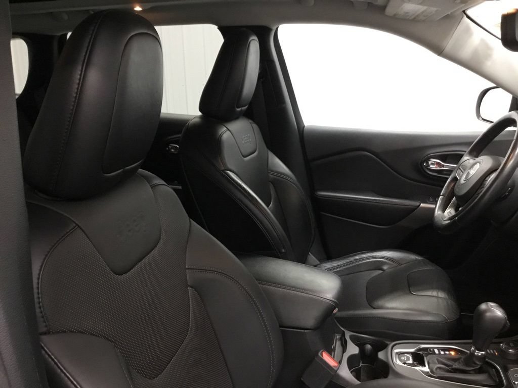 Used 2019 Jeep Cherokee Limited AWD/4WD image 42