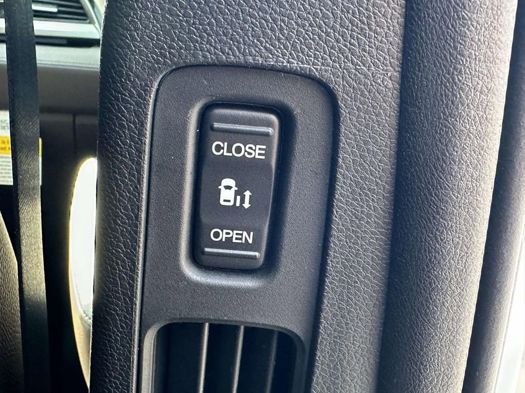 New 2026 Honda Odyssey Touring image 8