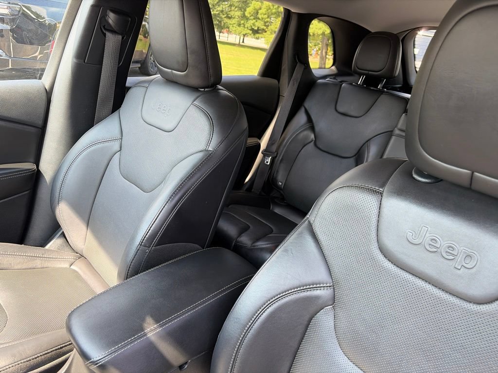 Used 2019 Jeep Cherokee Limited AWD/4WD image 21