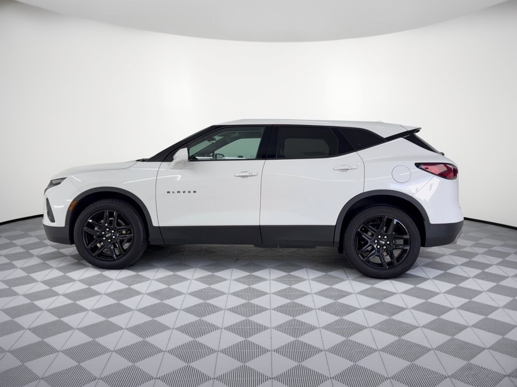 Used 2021 Chevrolet Blazer LT w/ LPO, Black Accent Package FWD image 2