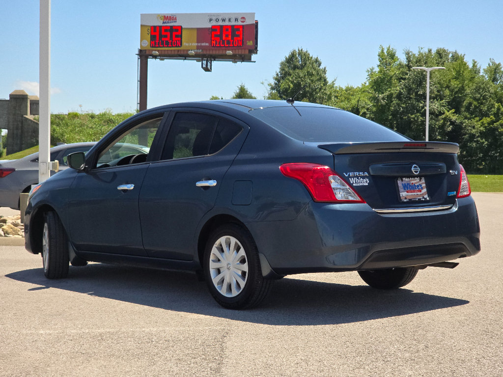 Used 2015 Nissan Versa SV FWD image 10