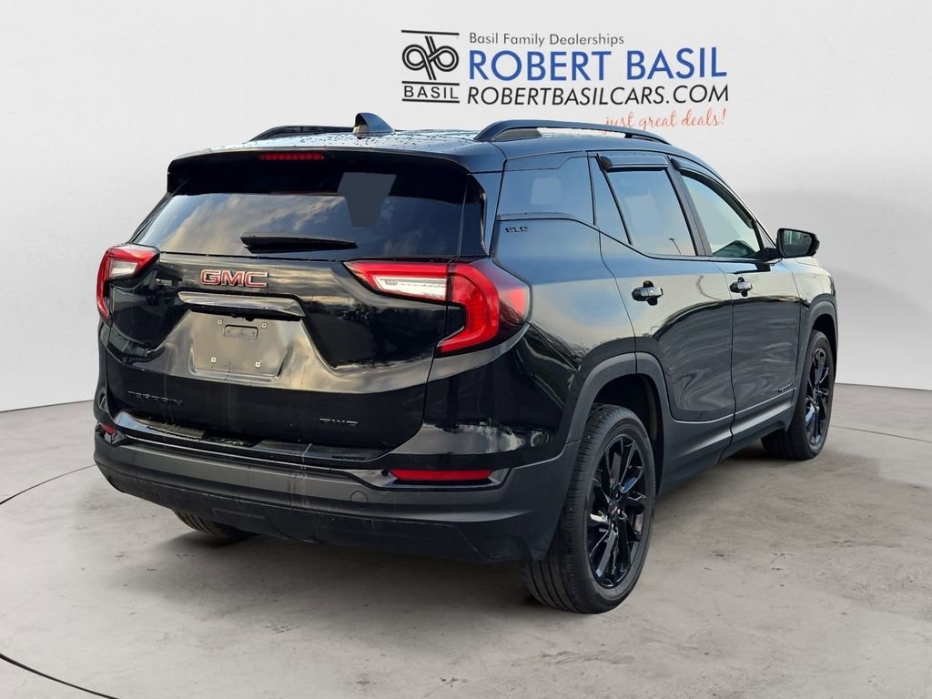 Used 2024 GMC Terrain SLE w/ Driver Convenience Package image 5