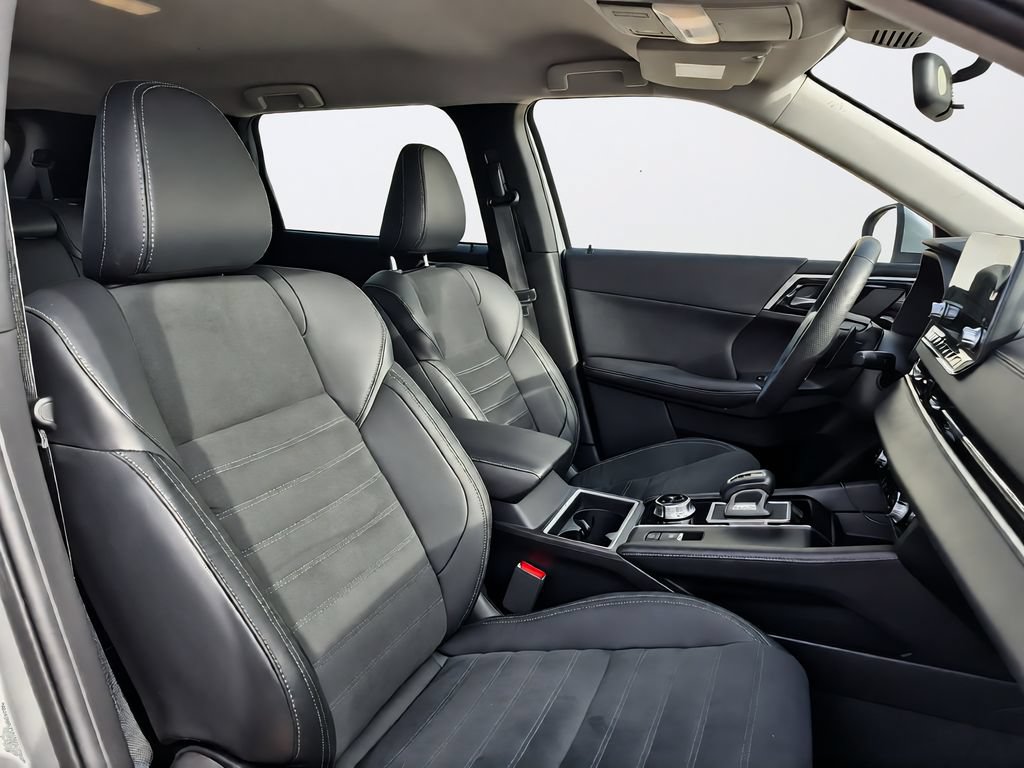 Used 2023 Mitsubishi Outlander SE FWD image 32