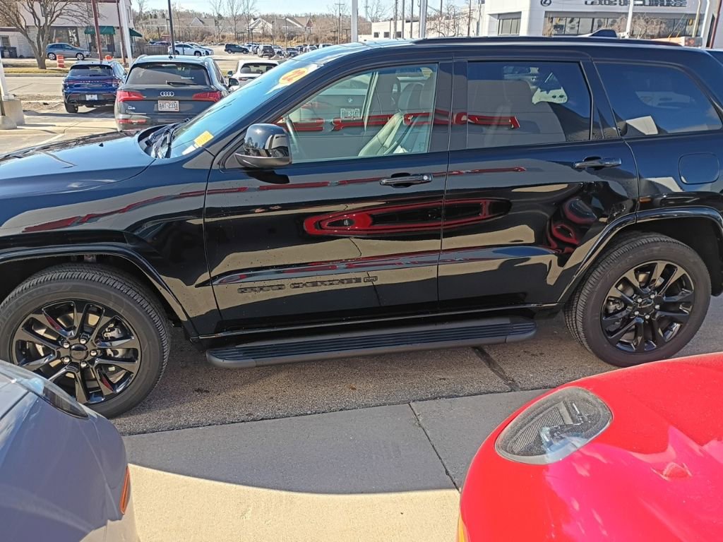 Used 2022 Jeep Grand Cherokee Laredo X image 5