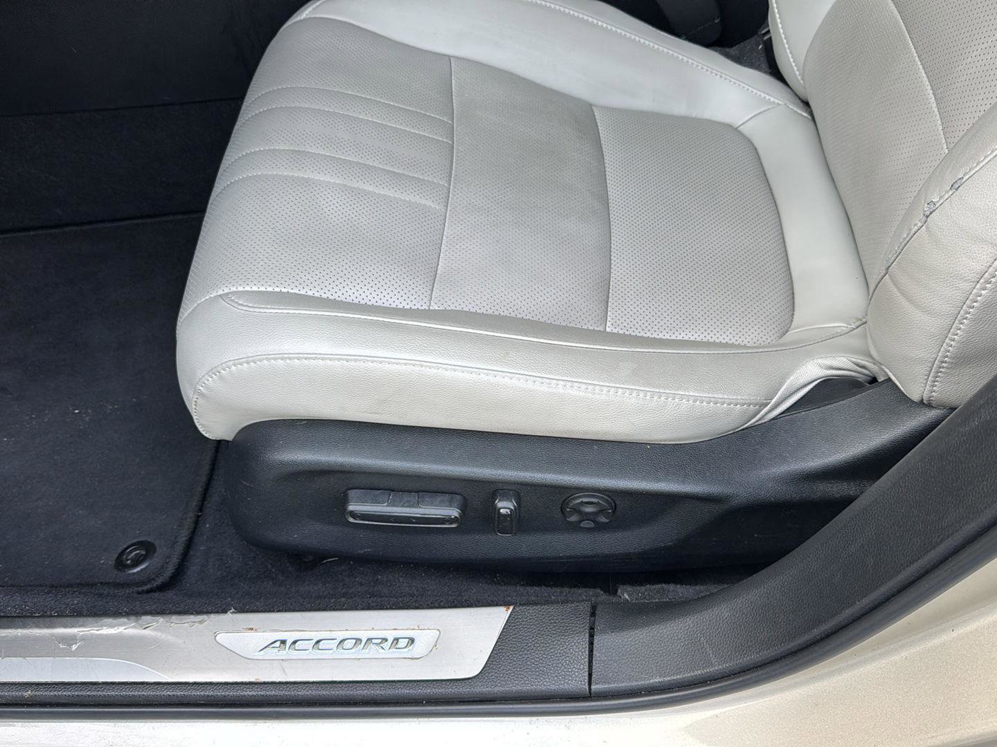 Used 2018 Honda Accord Touring image 28