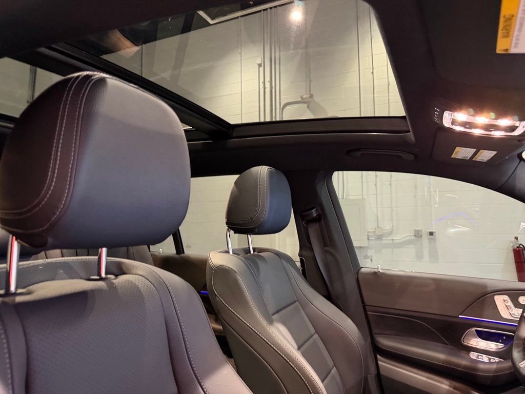 Used 2025 Mercedes-Benz GLS 450 4MATIC w/ AMG Line Exterior image 54