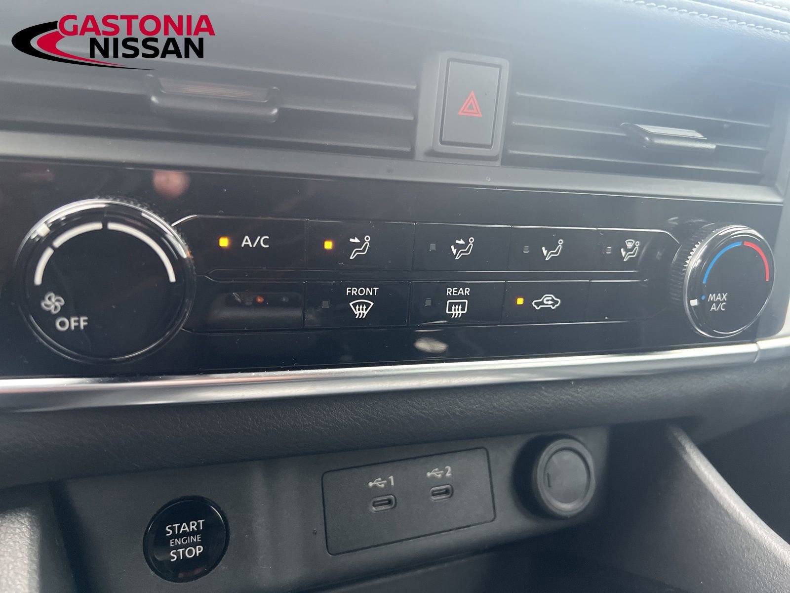 Used 2024 Nissan Rogue S image 41