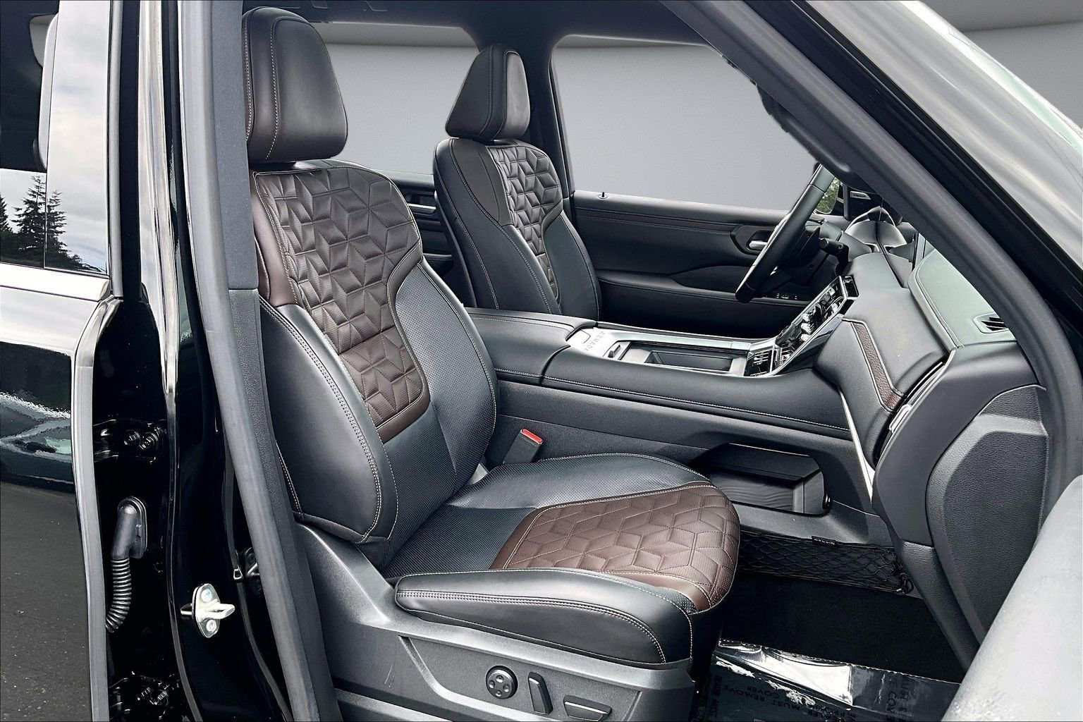 Used 2025 Nissan Armada Platinum w/ Convenience Package AWD/4WD image 30
