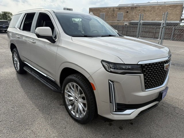 Used 2024 Cadillac Escalade Premium Luxury RWD image 3