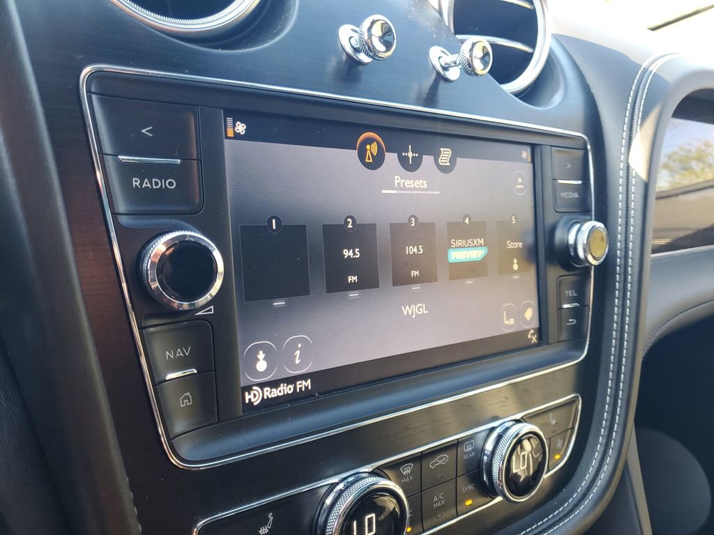 Used 2019 Bentley Bentayga image 31