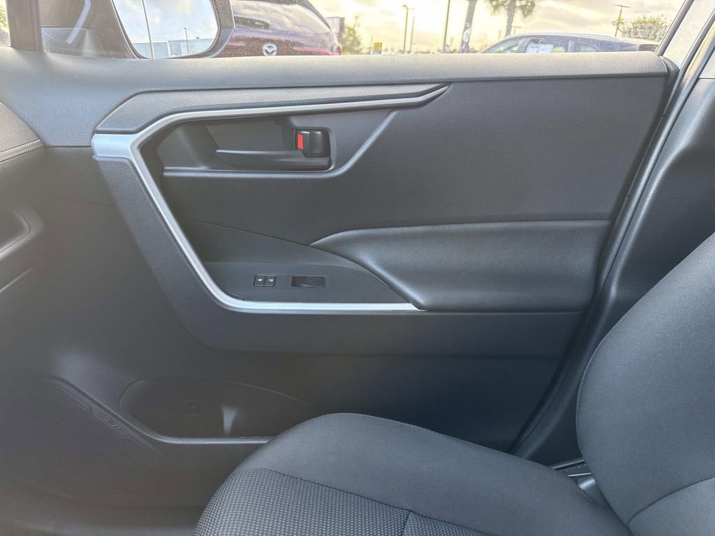 Used 2025 Toyota RAV4 LE image 27
