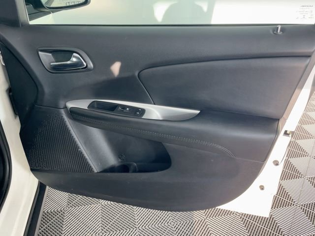 Used 2019 Dodge Journey SE image 25