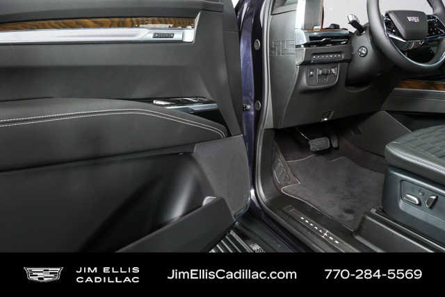 Used 2026 Cadillac Escalade ESV Platinum Sport AWD/4WD image 8