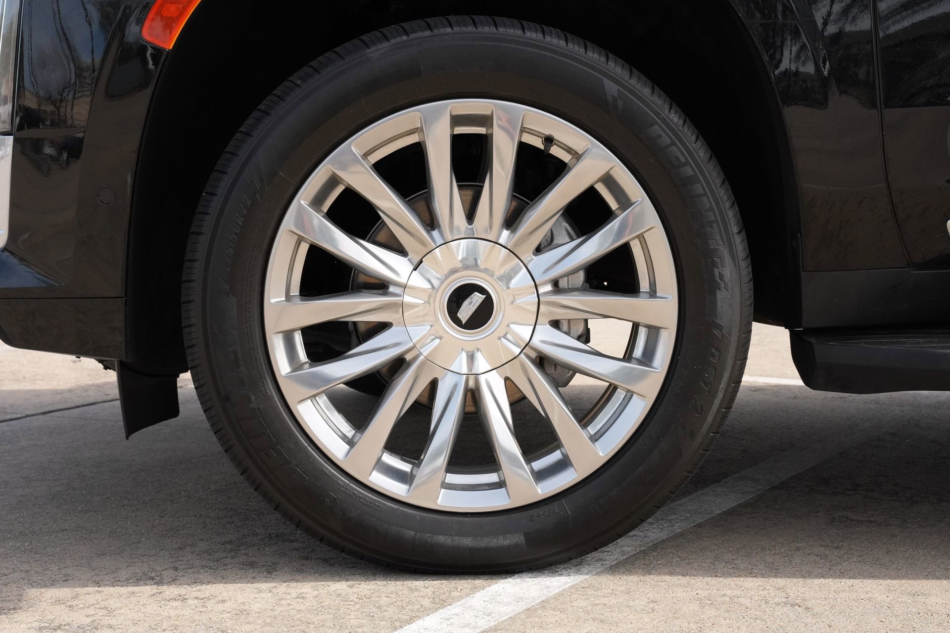 Used 2023 Cadillac Escalade Premium Luxury image 31