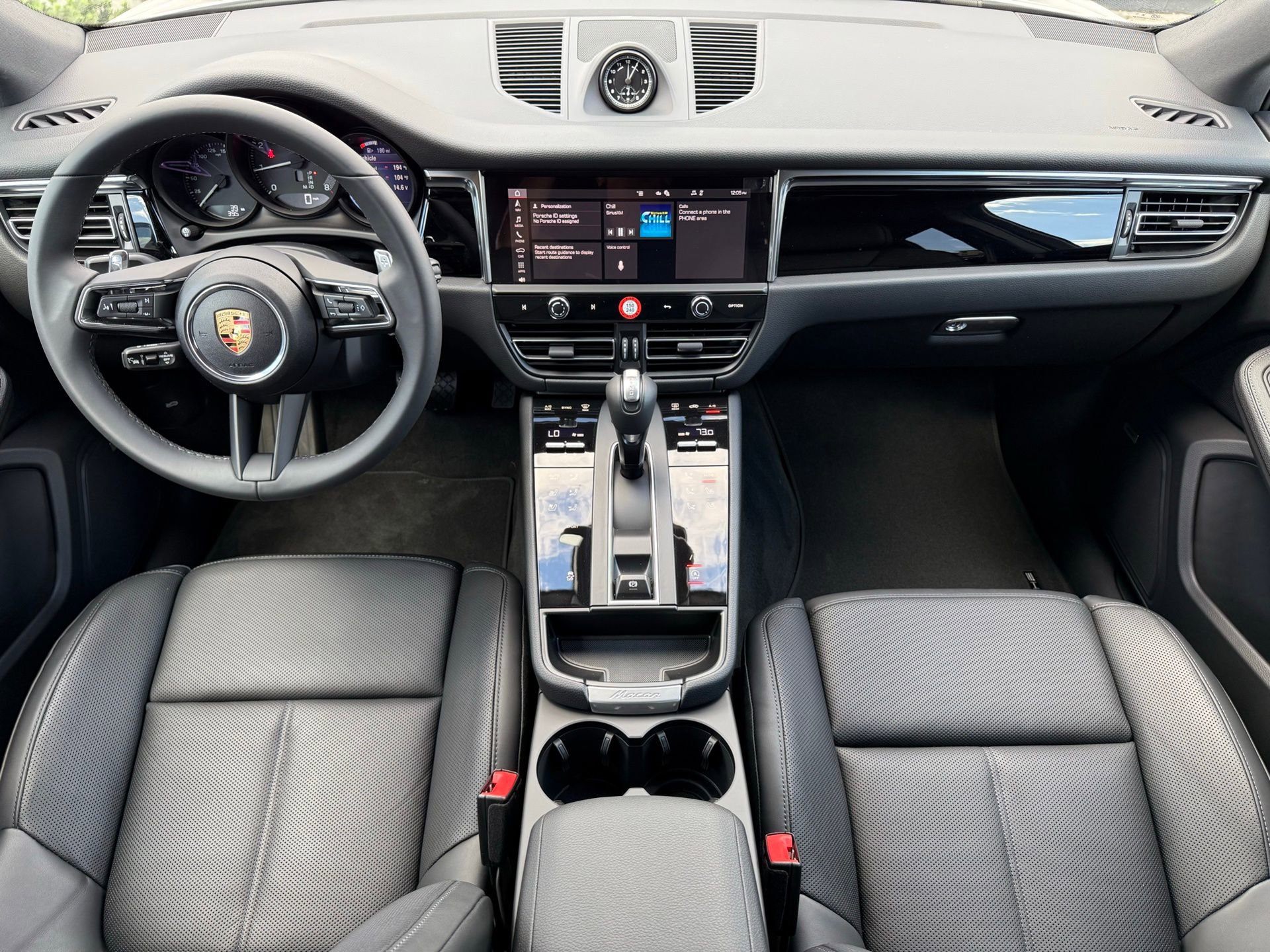 Used 2025 Porsche Macan image 14