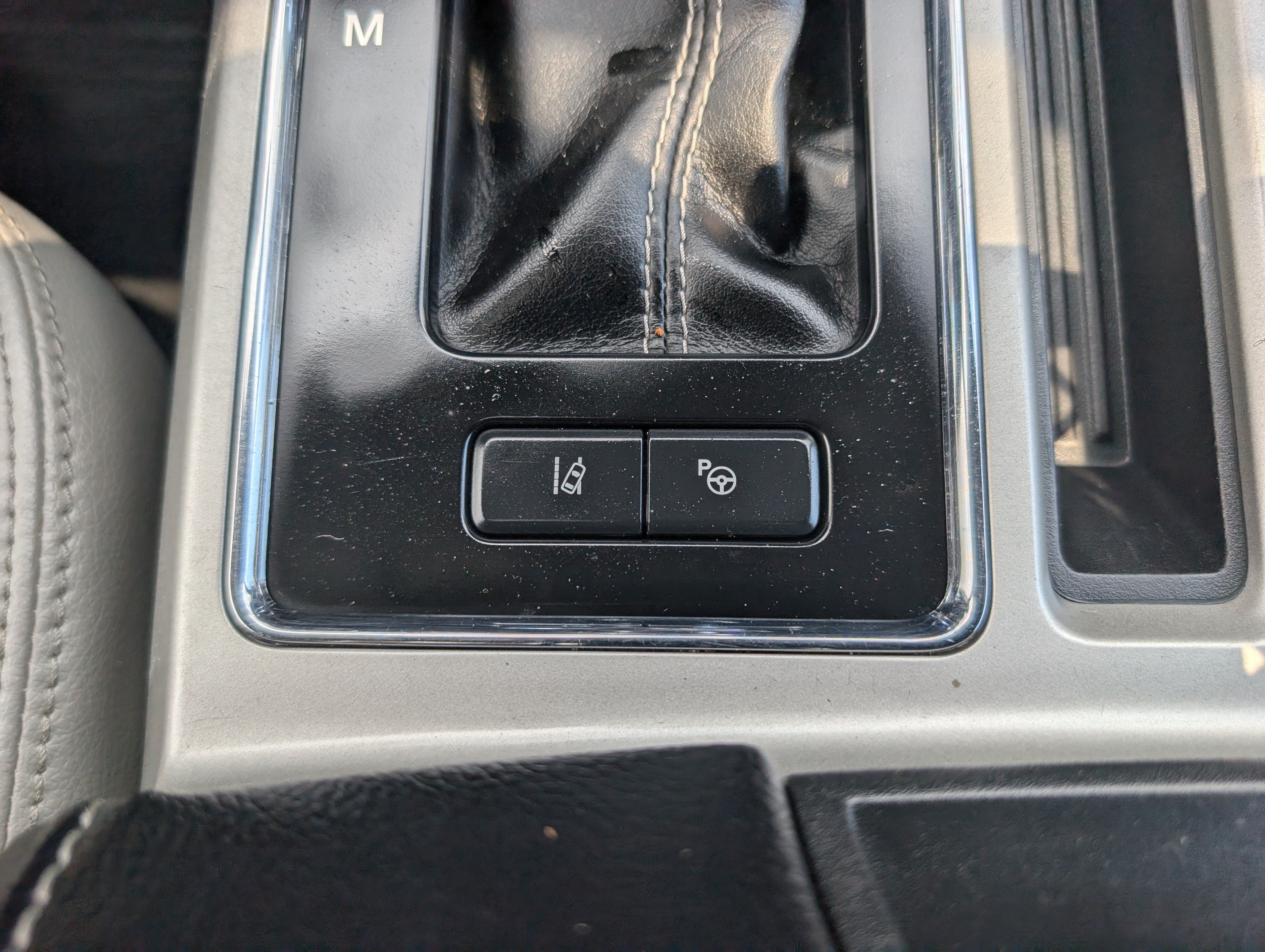 Certified 2019 Ford F150 Lariat w/ Equipment Group 502A Luxury AWD/4WD image 27