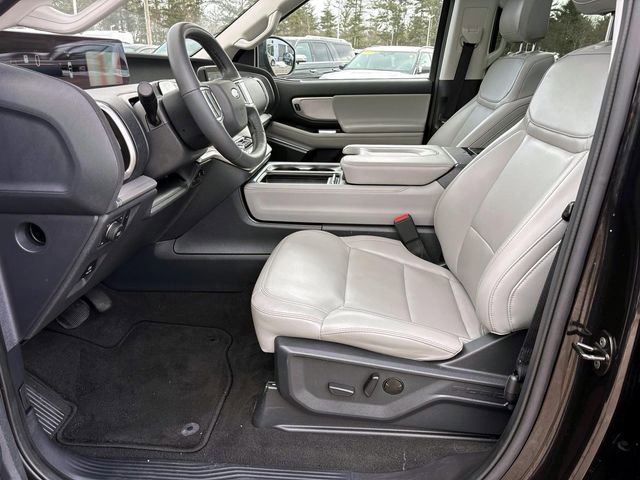 Used 2025 Ford Expedition Active image 9