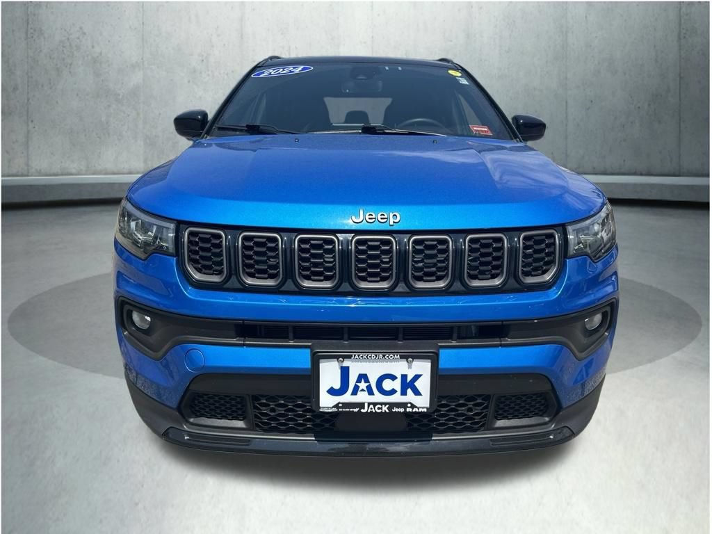 Used 2024 Jeep Compass Latitude w/ Sun and Sound Group AWD/4WD image 11