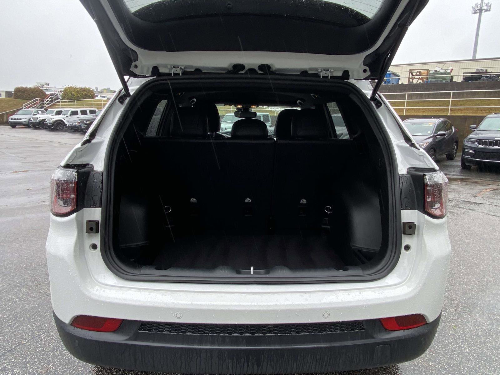 Certified 2024 Jeep Compass Limited image 39