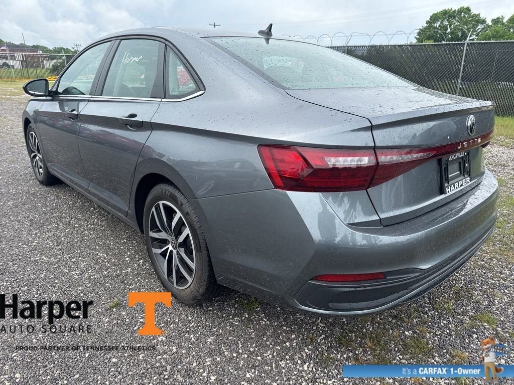 Used 2025 Volkswagen Jetta SE w/ Sunroof Package FWD image 3