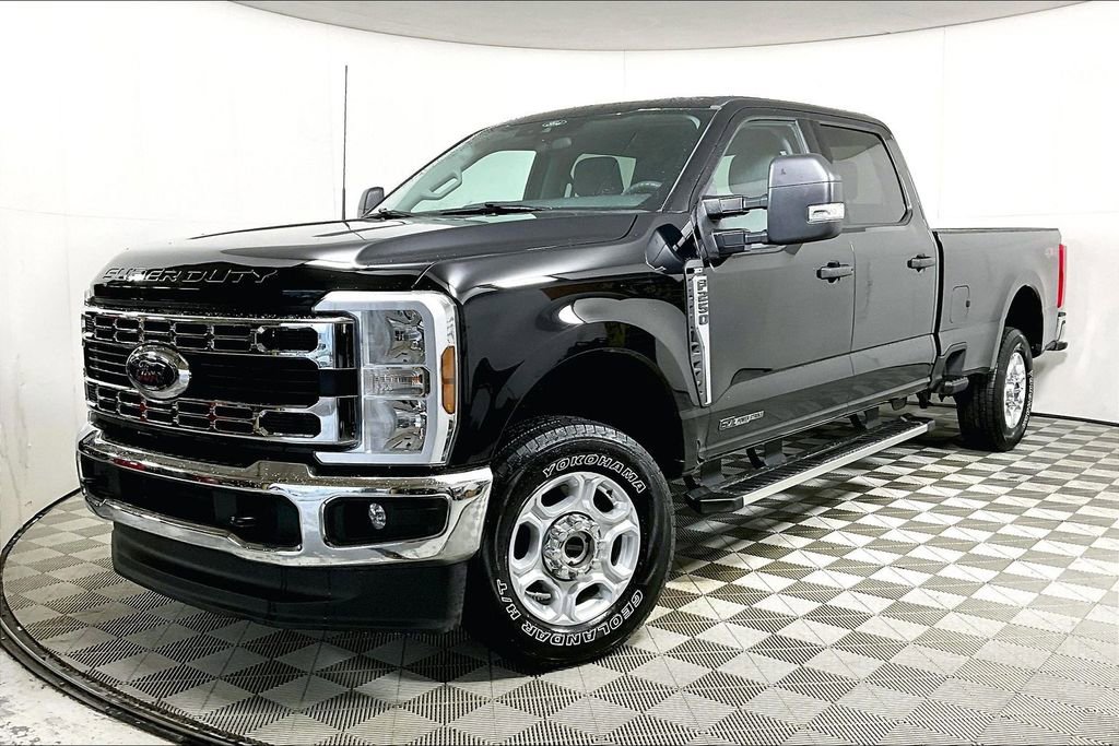 Used 2025 Ford F250 XLT image 2