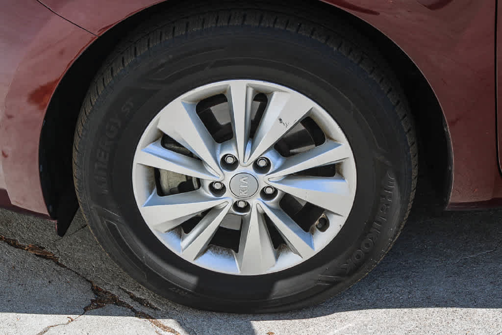 Used 2017 Kia Sedona LX w/ LX Essentials Premium Package FWD image 9