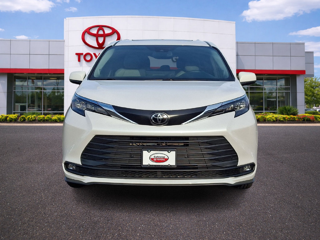 Certified 2026 Toyota Sienna XLE AWD/4WD image 2