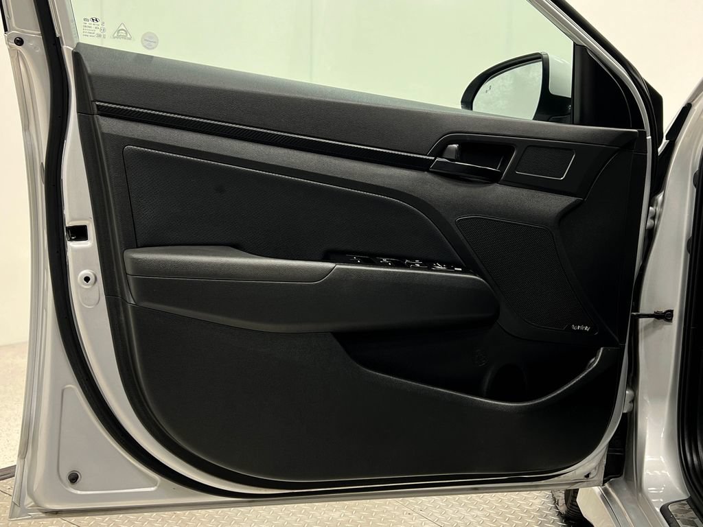 Used 2018 Hyundai Elantra Sport w/ Sport Premium Package 03 FWD image 16