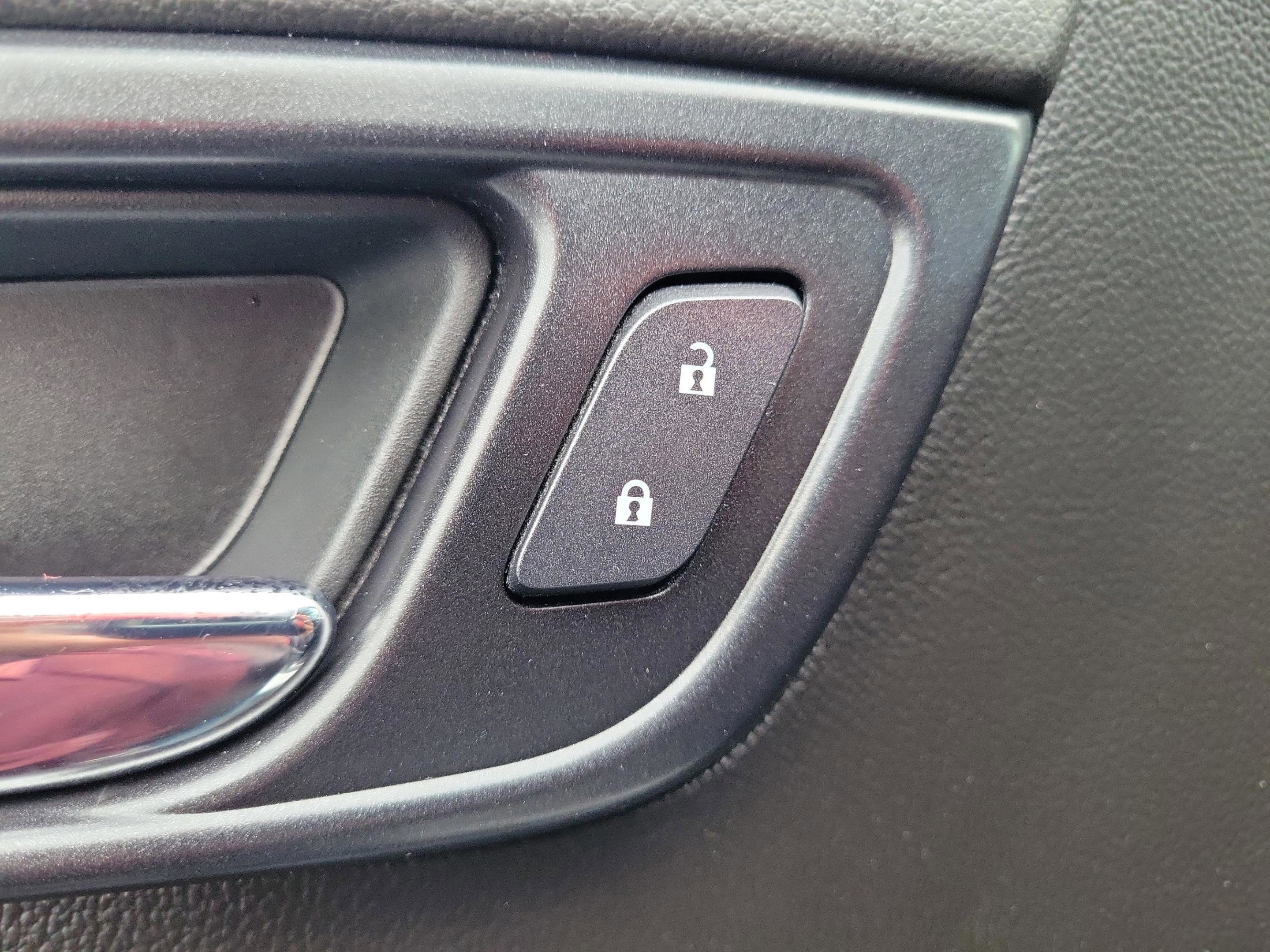 Used 2019 Chevrolet Suburban LT image 25