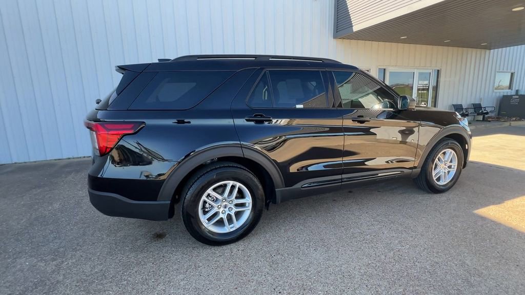 Used 2026 Ford Explorer Active w/ Active Comfort Package RWD image 8