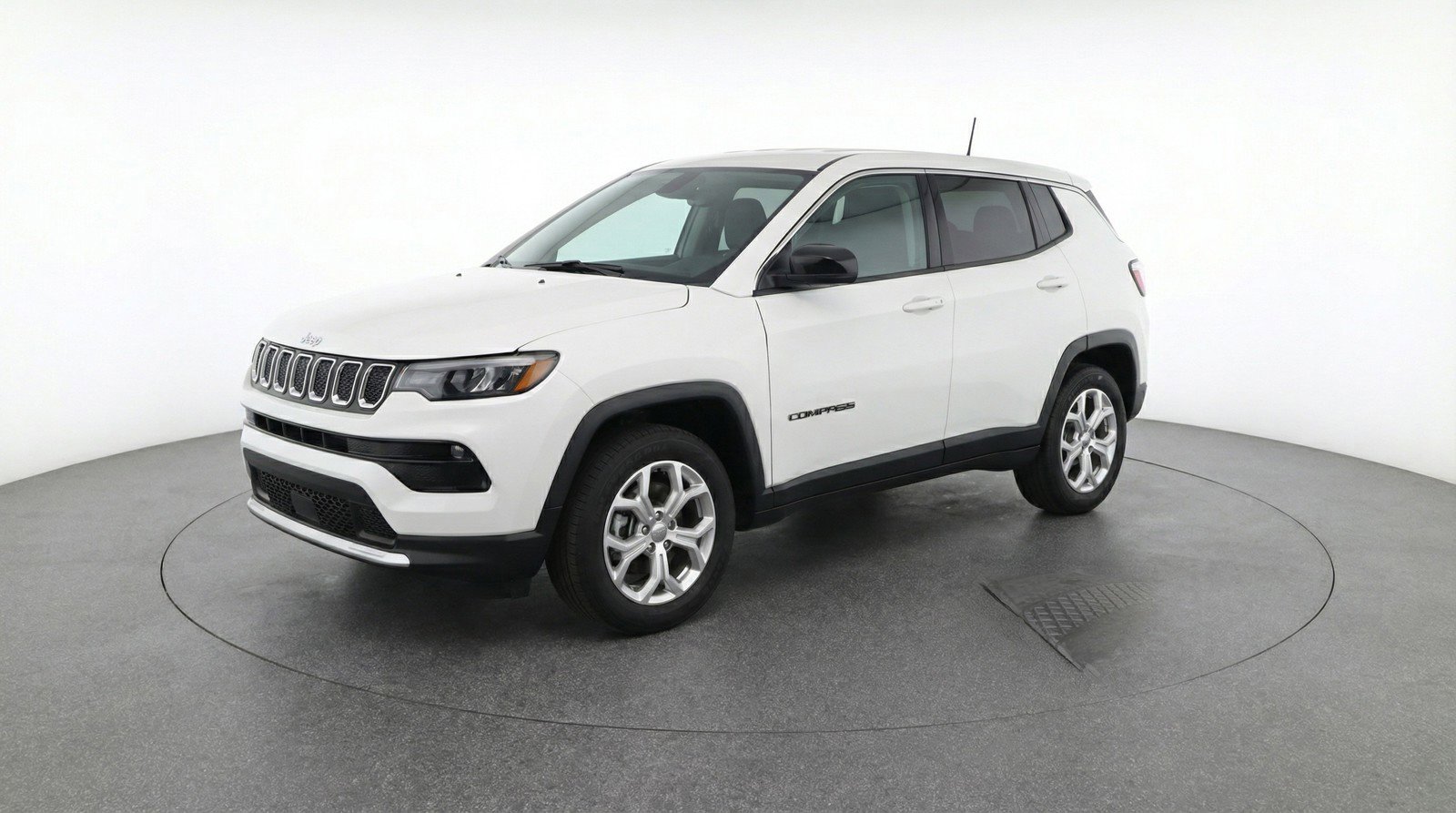Used 2025 Jeep Compass Latitude AWD/4WD image 3