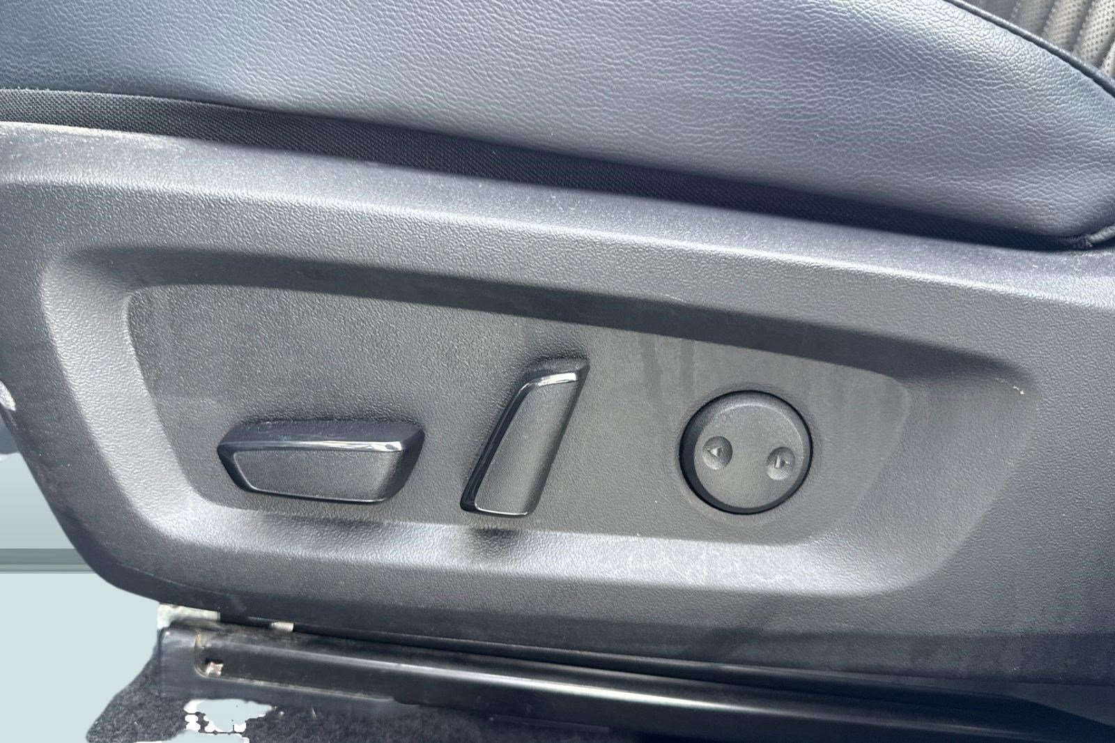 Used 2025 Mitsubishi Outlander SEL image 13