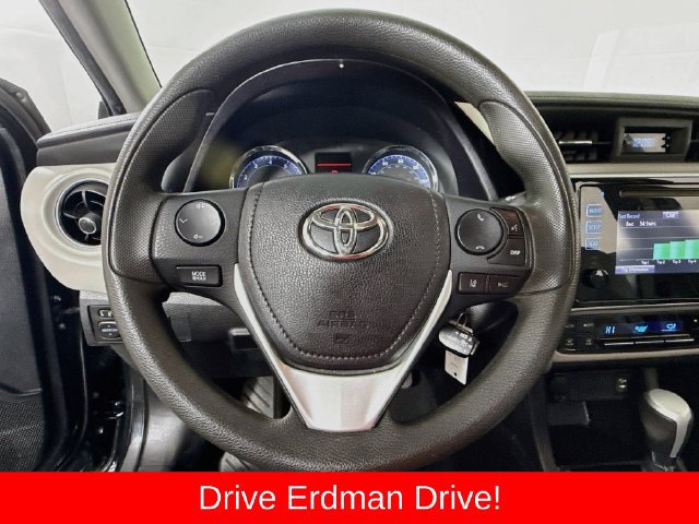 Used 2018 Toyota Corolla LE FWD image 11