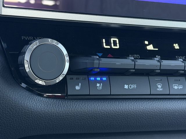 Used 2025 Toyota Tundra Limited image 23