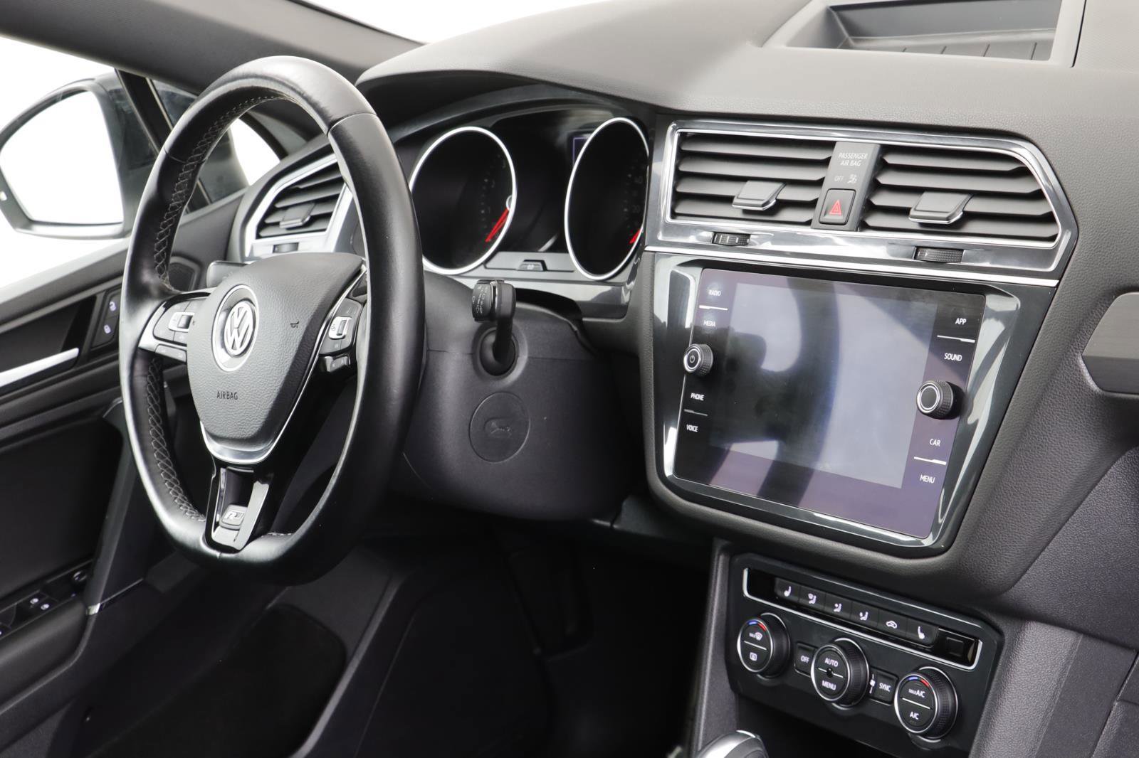 Used 2020 Volkswagen Tiguan SE R-Line image 21