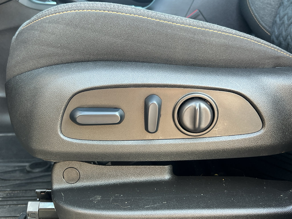 Used 2024 Chevrolet Equinox LT w/ LPO, Floor Liner Package AWD/4WD image 15